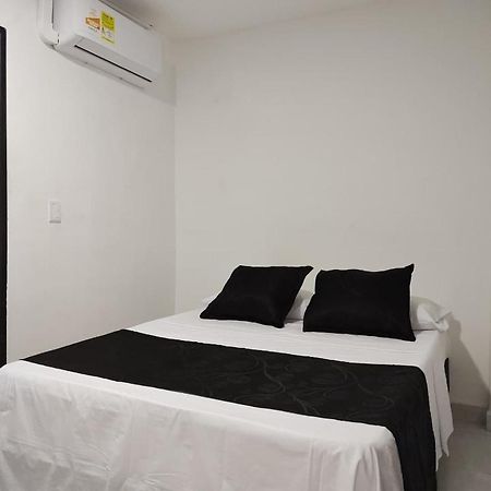 קאלי Hotel Black & White מראה חיצוני תמונה
