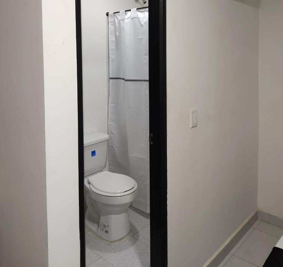 קאלי Hotel Black & White מראה חיצוני תמונה