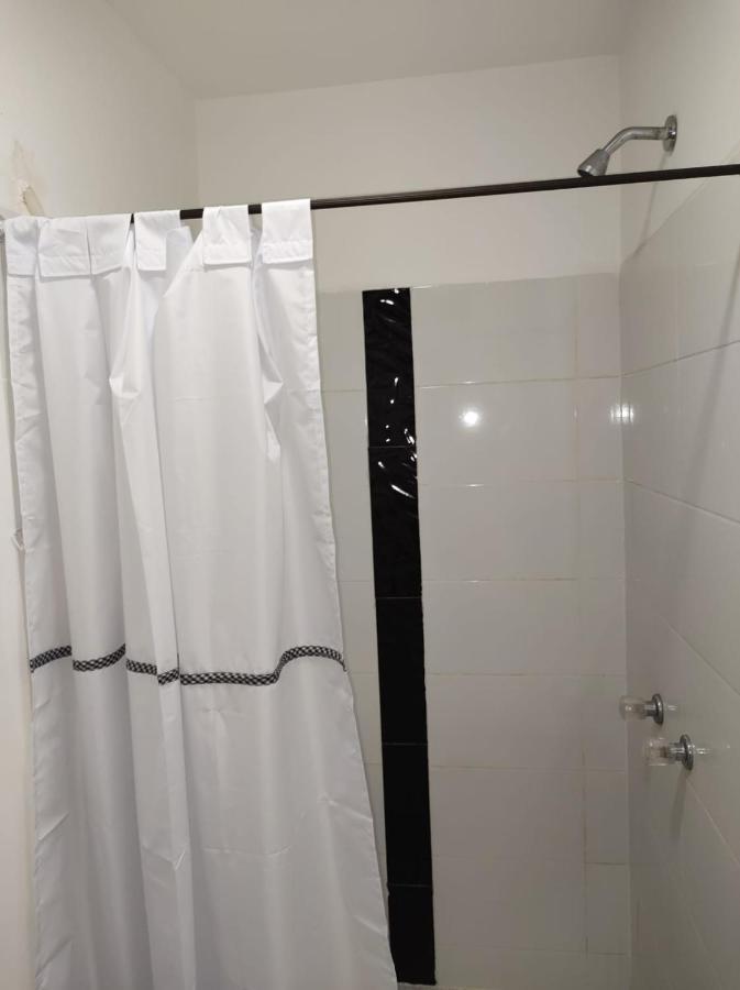 קאלי Hotel Black & White מראה חיצוני תמונה