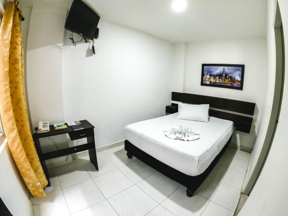 קאלי Hotel Black & White מראה חיצוני תמונה
