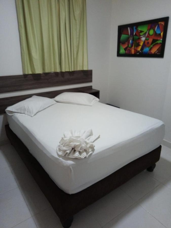 קאלי Hotel Black & White מראה חיצוני תמונה