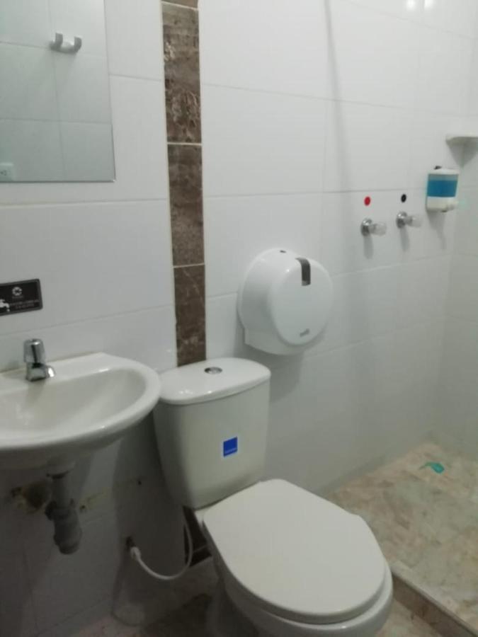קאלי Hotel Black & White מראה חיצוני תמונה