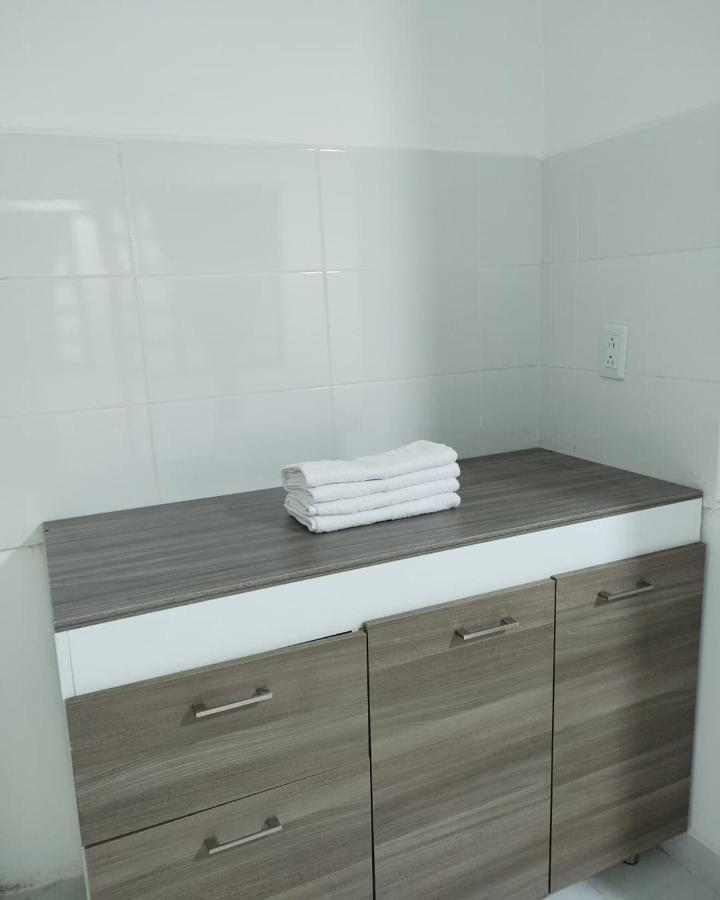 קאלי Hotel Black & White מראה חיצוני תמונה